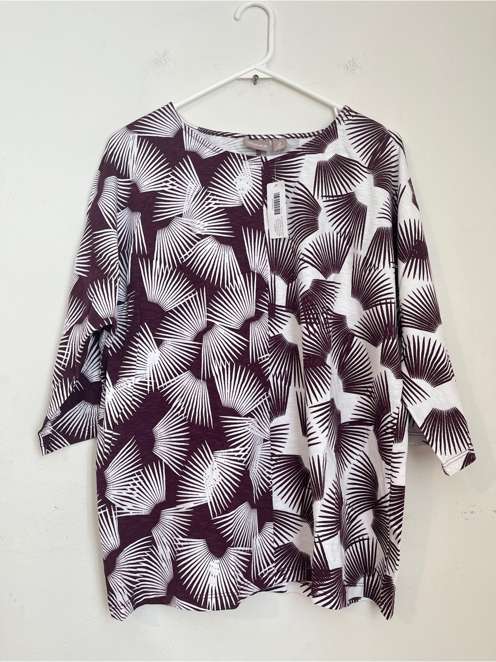 Chico's White and Deep Purple Fan-Print 3/4 Sleeve Top size 2 Cotton Blend new